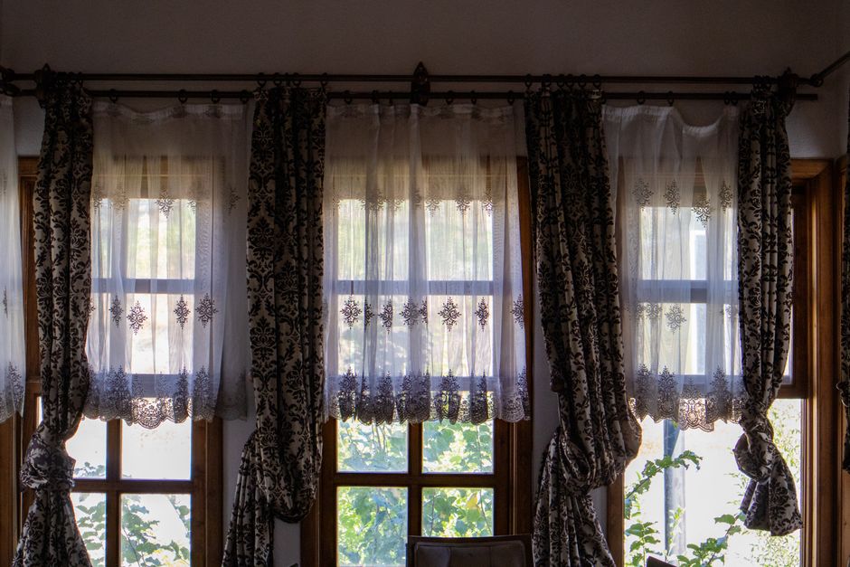 Combineer vintage gordijnen voor een eclectische interieurstijl