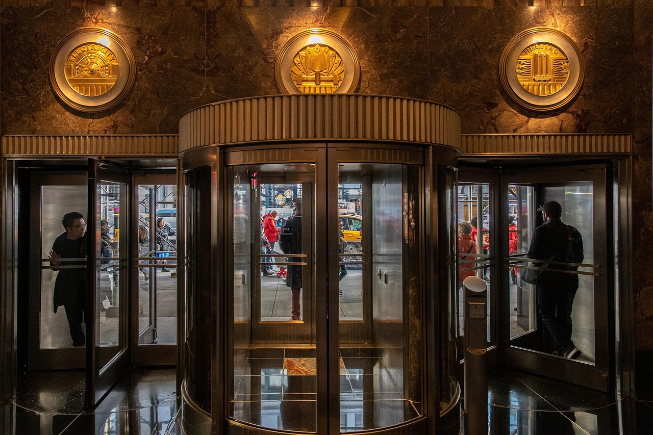 Gouden en zwarte art deco douchegordijnen.