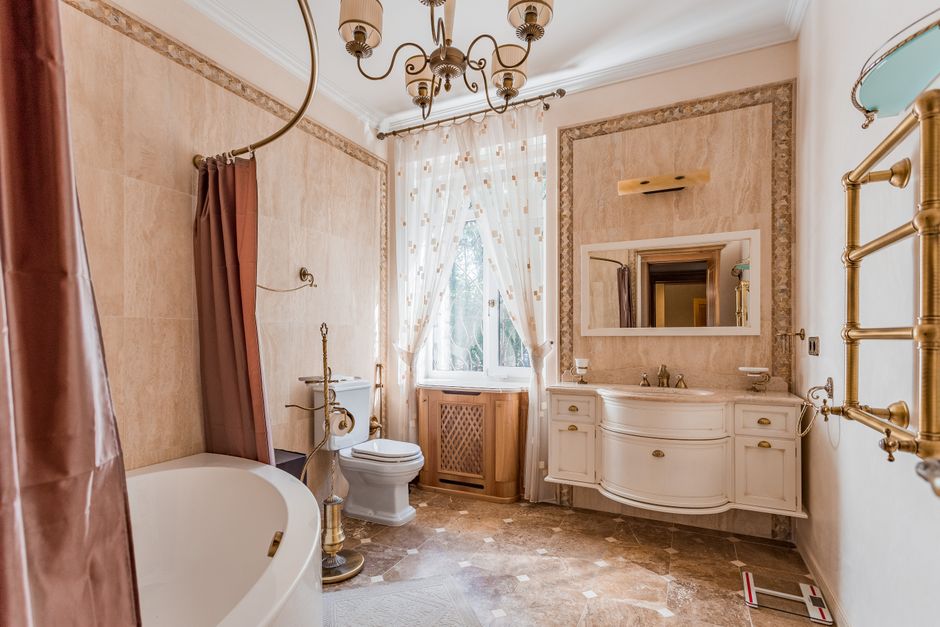 Art deco in de badkamer: hoe kies je de juiste gordijnen