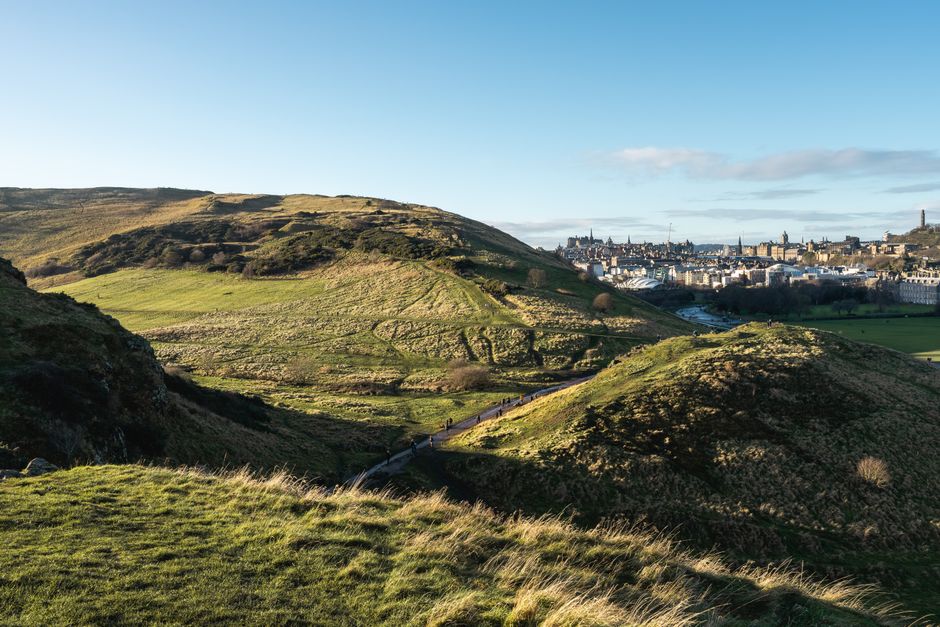Vulkanische landschappen met lavastromen aan muur. Vulkanische landschappen met lavastromen aan muur.