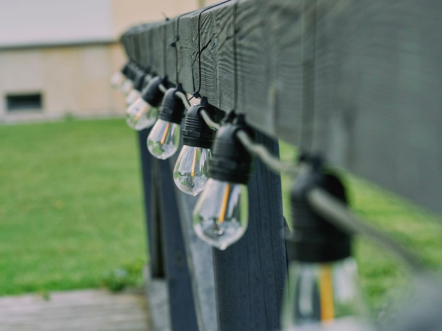 Warm wit LED-verlichting voor je zomerse buitenactiviteiten