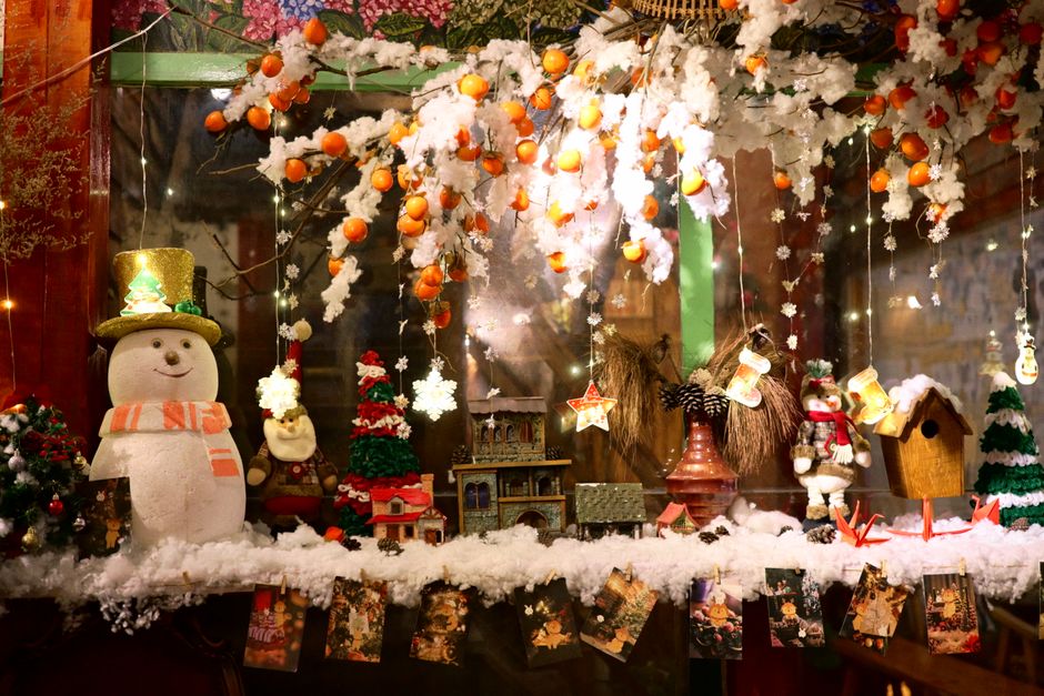 Kleurrijke raamdecoratie: tips voor een levendig herfstinterieur
