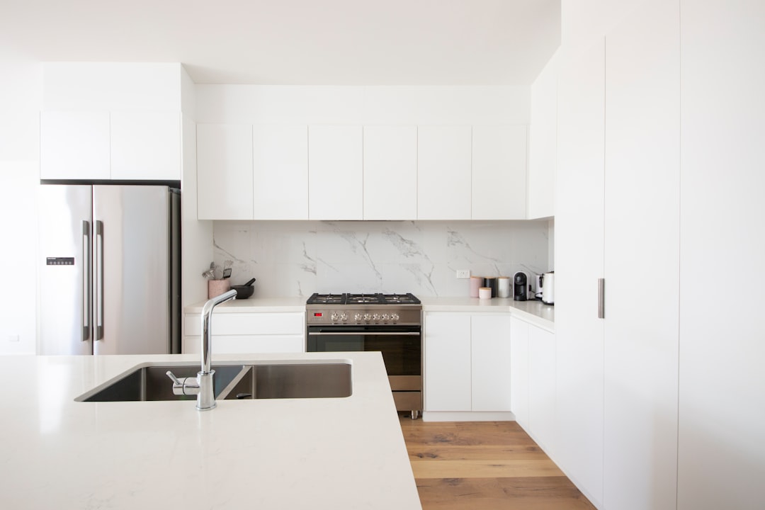 Minimalisme in de keuken: opruimen voor nieuwe herfstrecepten